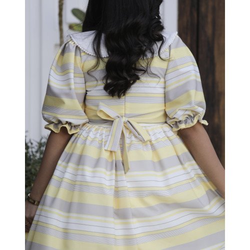 فستان بناتي مخطط أصفر ورمادي بياقة لؤلؤ | إطلالة كلاسيكية - 1149 فستان بناتي مخطط أصفر ورمادي بياقة لؤلؤ | إطلالة كلاسيكية - 1149