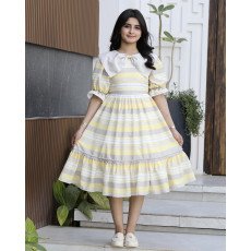 فستان بناتي مخطط أصفر ورمادي بياقة فيونكة منسدلة وكشكشة - 1152 فستان بناتي مخطط أصفر ورمادي بياقة فيونكة منسدلة وكشكشة - 1152