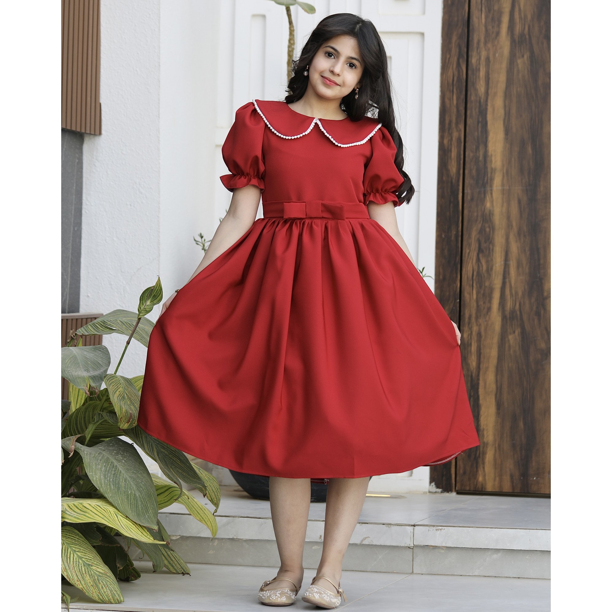 فستان بناتي أحمر بياقة لؤلؤ وفيونكة خصر | ألوان (أحمر، عودي، ليموني) - 1177