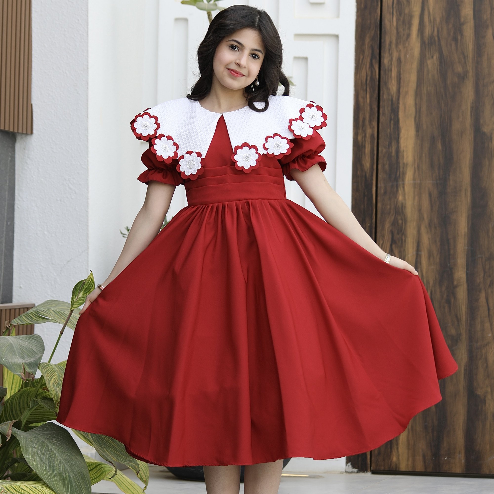 فستان بناتي أحمر مرصع بياقة "دلعة" وخصر طبقات | ألوان (أحمر، عودي) - 1166