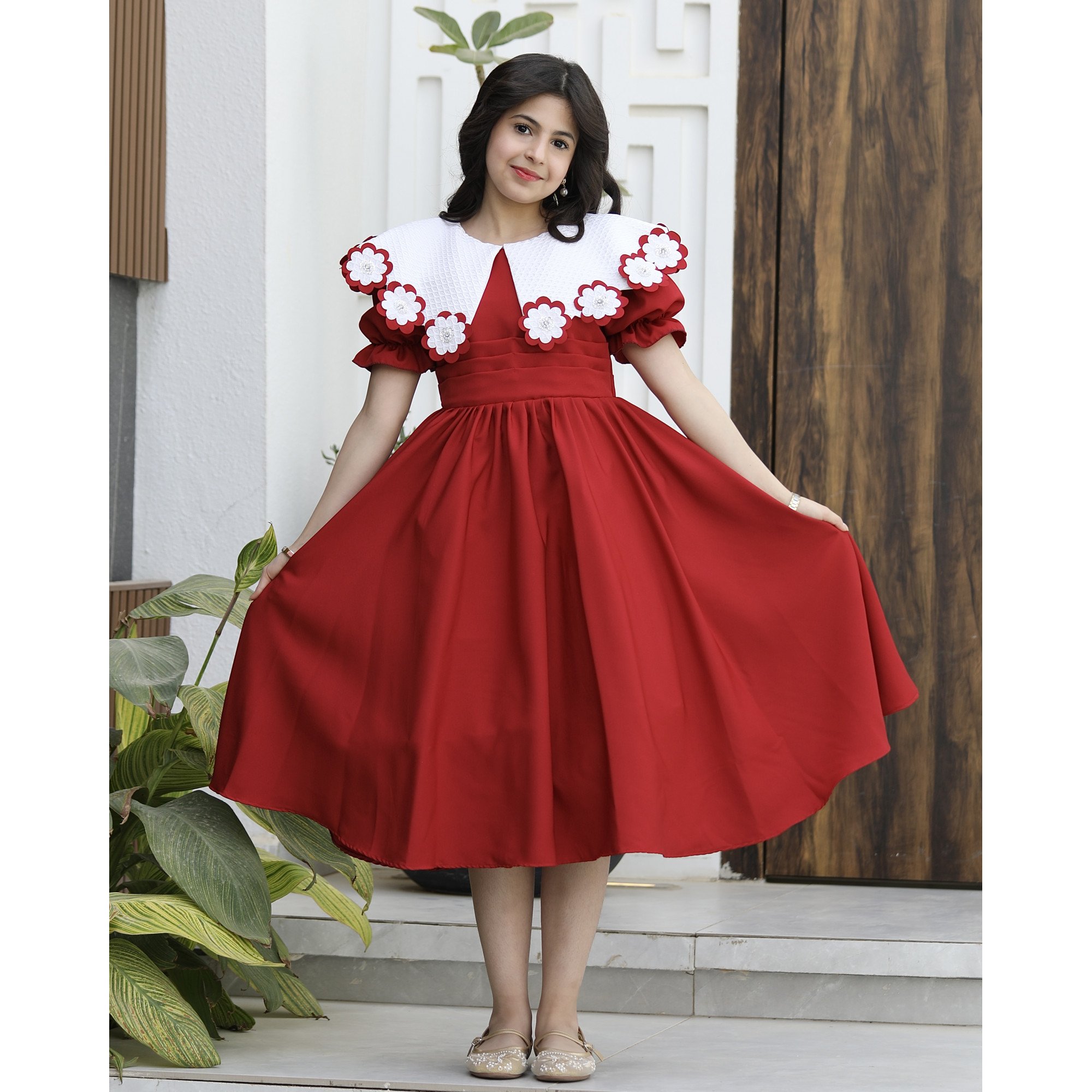 فستان بناتي أحمر مرصع بياقة "دلعة" وخصر طبقات | ألوان (أحمر، عودي) - 1166