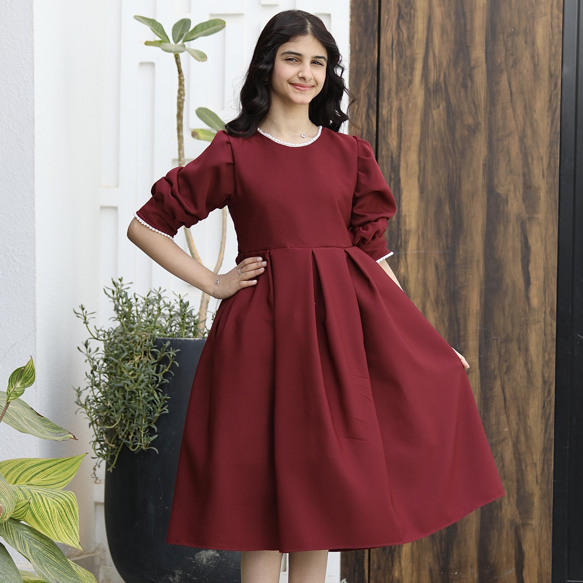 فستان بناتي عودي مرصع باللؤلؤ على الياقة والأكمام - 1167