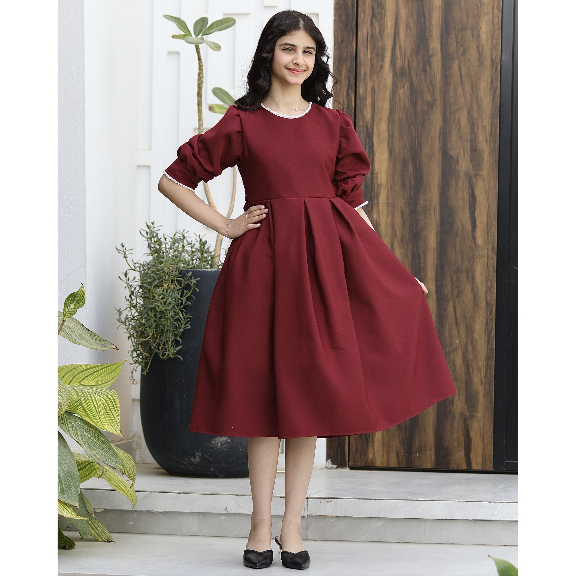 فستان بناتي عودي مرصع باللؤلؤ على الياقة والأكمام - 1167