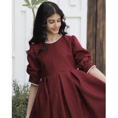 فستان بناتي عودي مرصع باللؤلؤ على الياقة والأكمام - 1167 فستان بناتي عودي مرصع باللؤلؤ على الياقة والأكمام - 1167