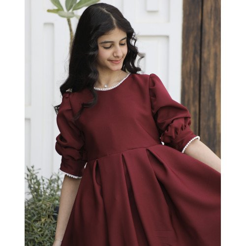 فستان بناتي عودي مرصع باللؤلؤ على الياقة والأكمام - 1167 فستان بناتي عودي مرصع باللؤلؤ على الياقة والأكمام - 1167