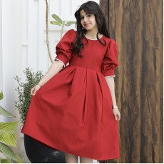 فستان بناتي الأحمر مرصع باللؤلؤ على الياقة والأكمام - 1167 فستان بناتي الأحمر مرصع باللؤلؤ على الياقة والأكمام - 1167