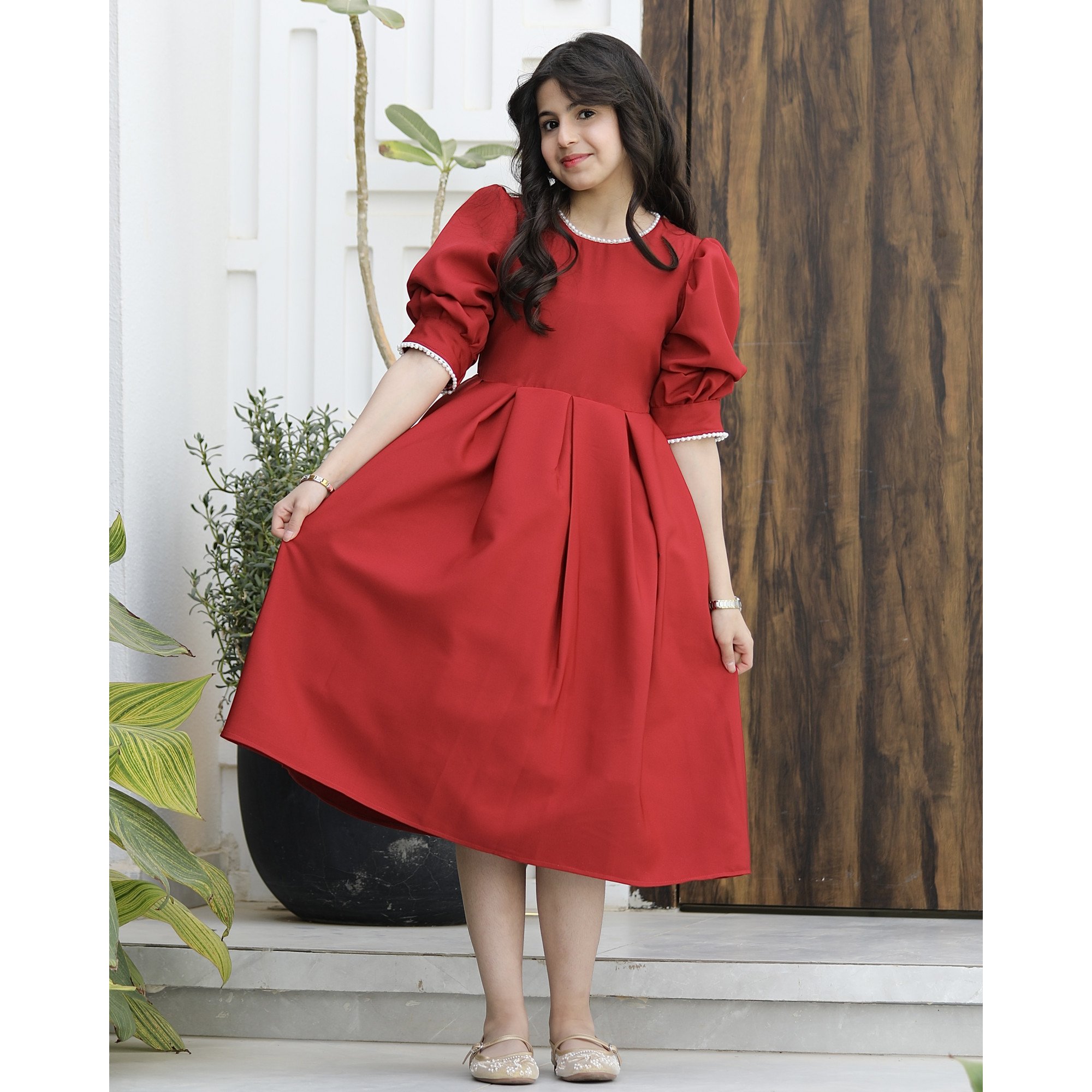 فستان بناتي الأحمر مرصع باللؤلؤ على الياقة والأكمام - 1167