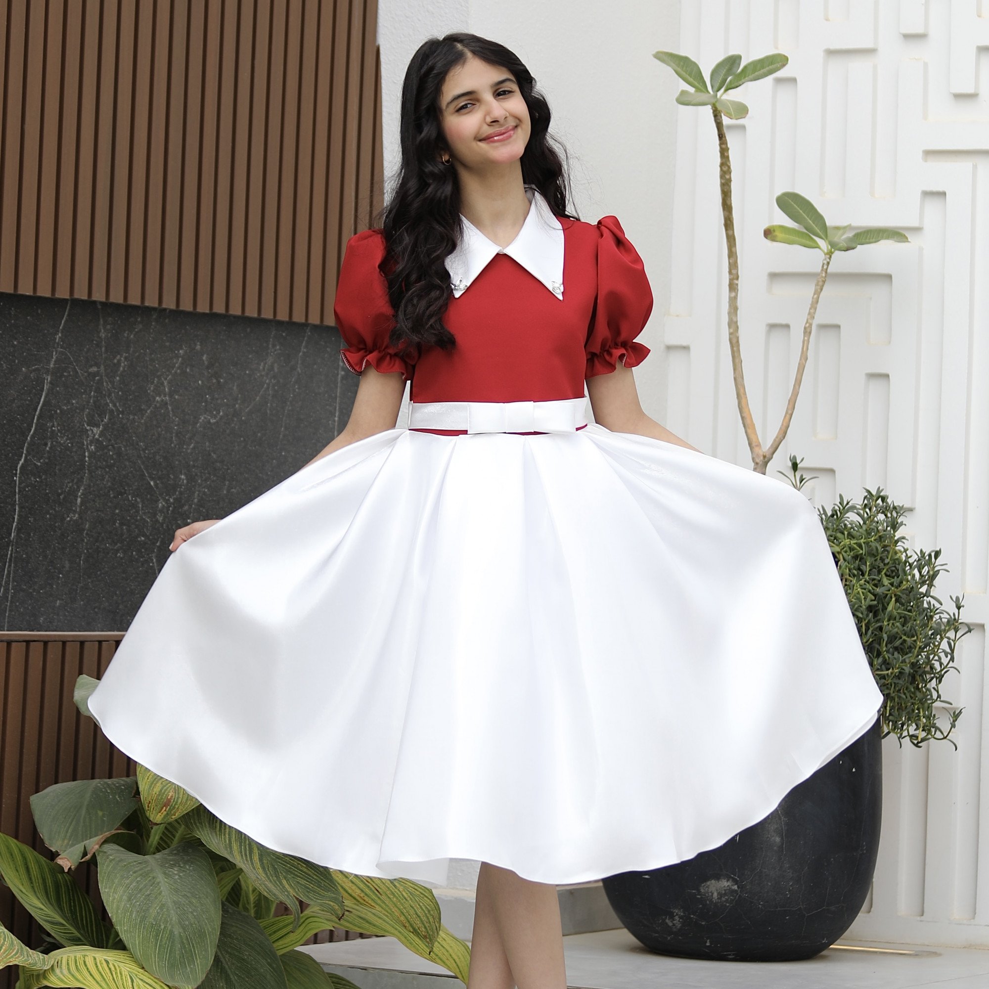 فستان بناتي أحمر بتنورة بيضاء مدمجة | تصميم ياقة "دلعة" مرصعة - 1162