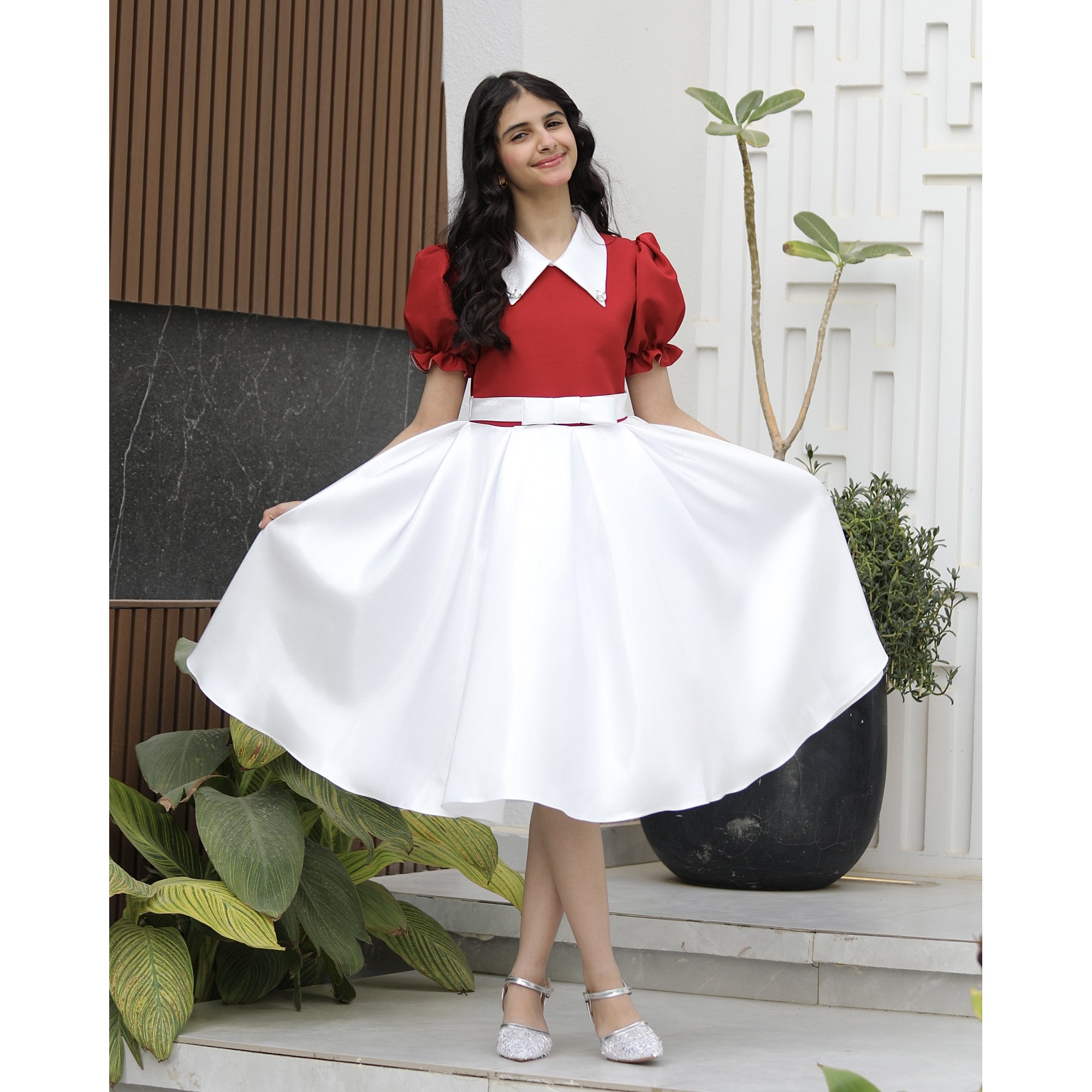 فستان بناتي أحمر بتنورة بيضاء مدمجة | تصميم ياقة "دلعة" مرصعة - 1162