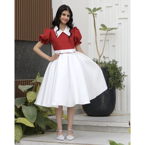 فستان بناتي أحمر بتنورة بيضاء مدمجة | تصميم ياقة "دلعة" مرصعة - 1162 فستان بناتي أحمر بتنورة بيضاء مدمجة | تصميم ياقة "دلعة" مرصعة - 1162