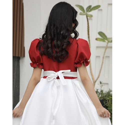 فستان بناتي أحمر بتنورة بيضاء مدمجة | تصميم ياقة "دلعة" مرصعة - 1162 فستان بناتي أحمر بتنورة بيضاء مدمجة | تصميم ياقة "دلعة" مرصعة - 1162