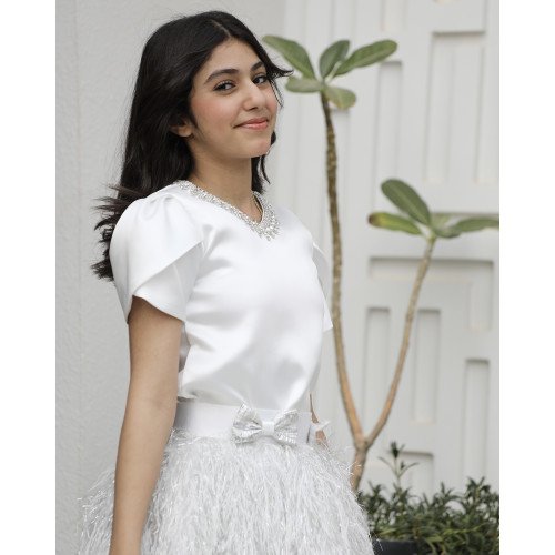 طقم بناتي تيور ريش فضي وبلوزة بأكمام مبتكرة واكسسوار رقبة - m3792