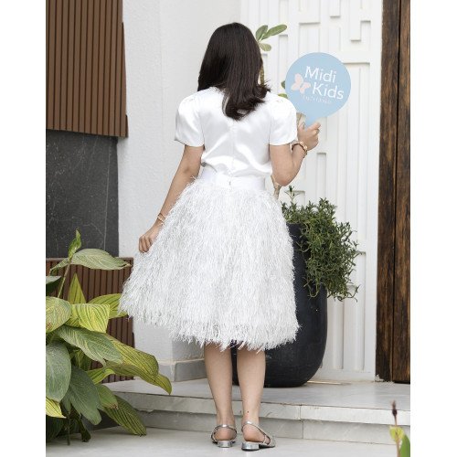 طقم بناتي تيور ريش فضي وبلوزة بأكمام مبتكرة واكسسوار رقبة - m3792