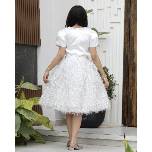 طقم بناتي تيور ريش فضي وبلوزة بأكمام مبتكرة واكسسوار رقبة - m3792