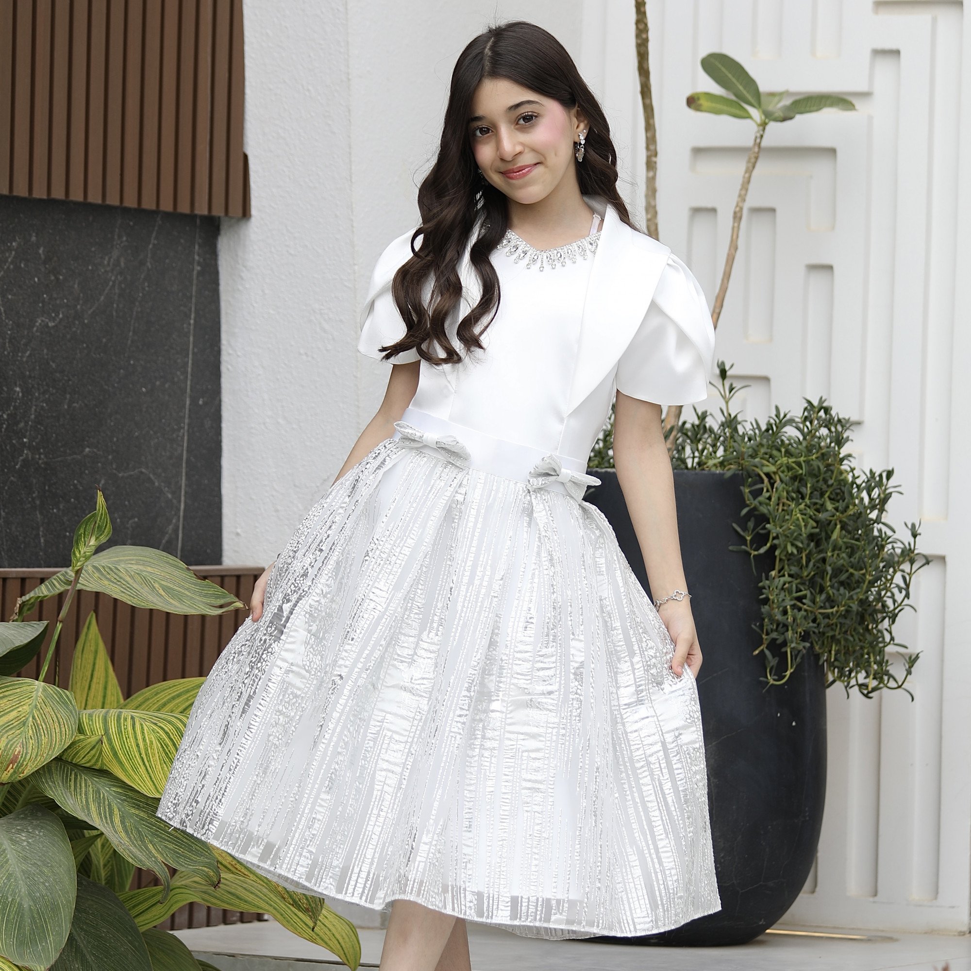 طقم بناتي تيور لمعة رصاصي بفيونكة وأكمام مبتكرة واكسسوار رقبة - M3793