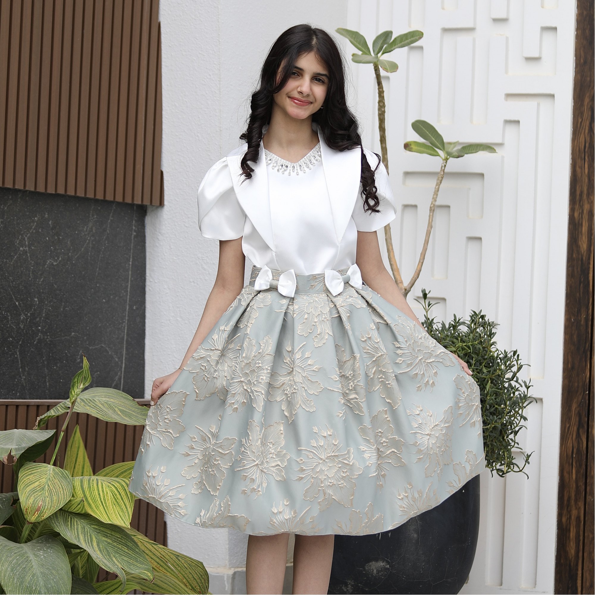 طقم بناتي تيور جاكار بفيونكات وأكمام مبتكرة واكسسوار رقبة - M3794