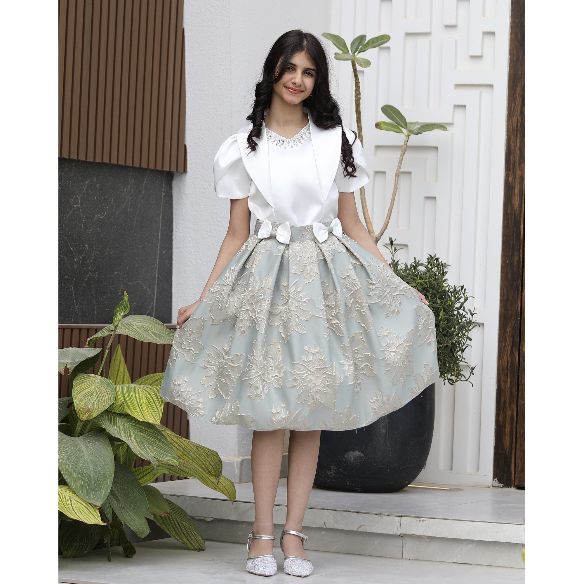 طقم بناتي تيور جاكار بفيونكات وأكمام مبتكرة واكسسوار رقبة - M3794