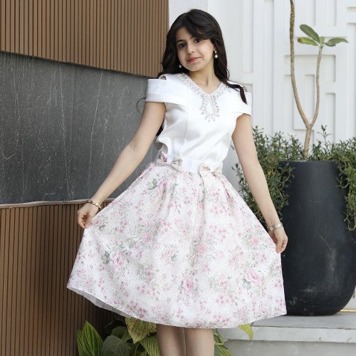 طقم بناتي تيور مورد بفيونكات وبلوزة بأكمام مفتوحة واكسسوار رقبة - M3795