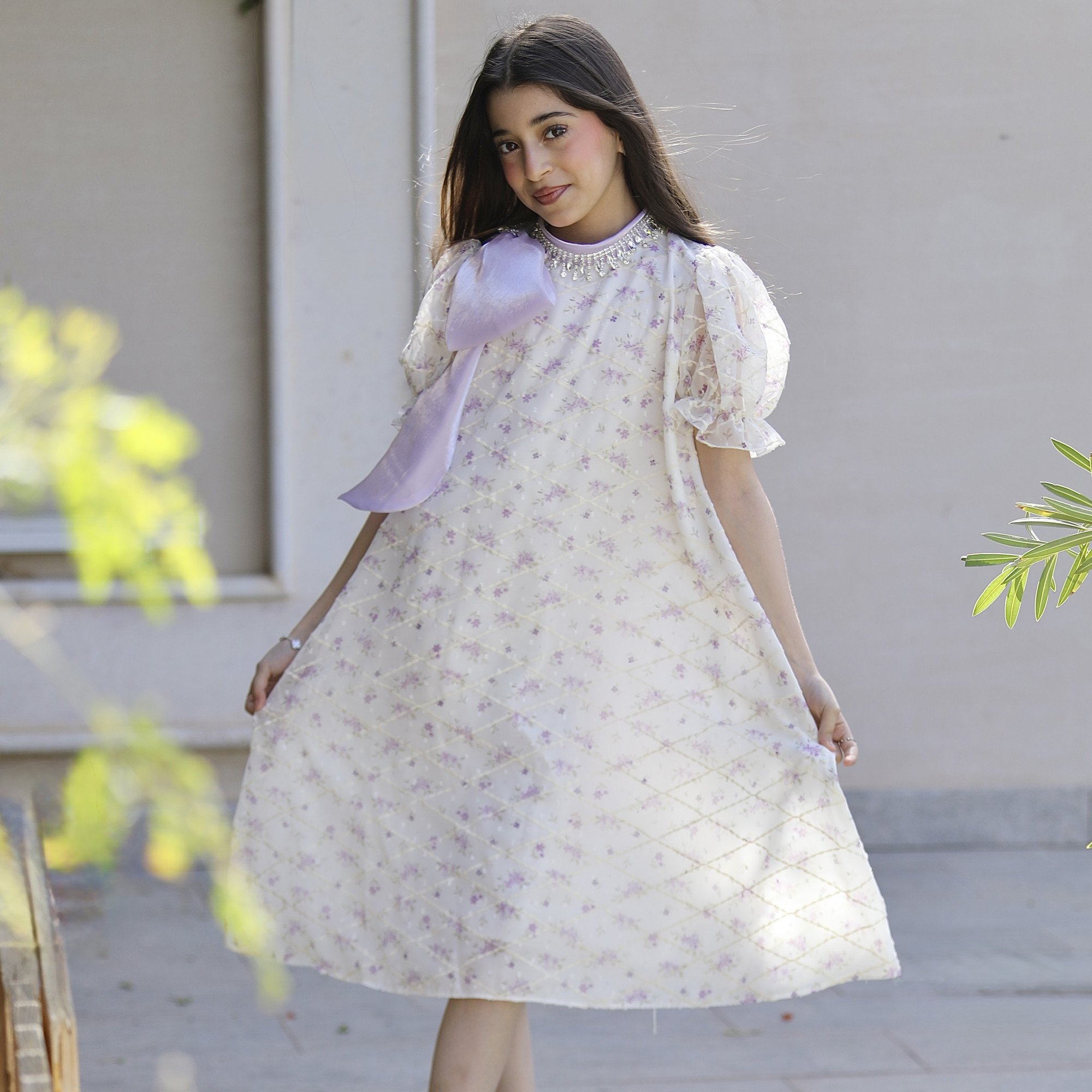 فستان بناتي مشجر موف بفيونكة كتف وإكسسوار رقبة فاخر - M3814