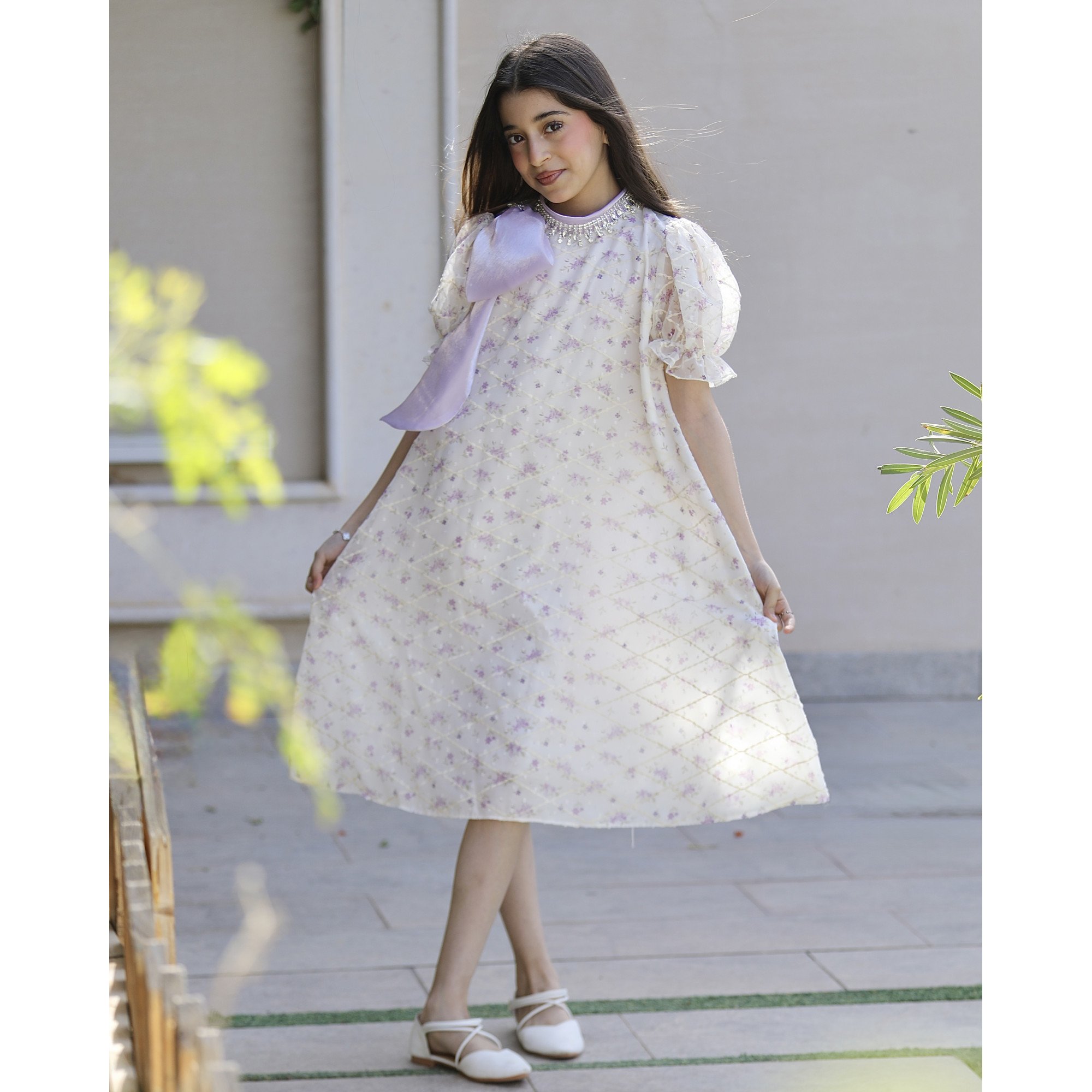 فستان بناتي مشجر موف بفيونكة كتف وإكسسوار رقبة فاخر - M3814