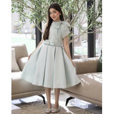 فستان بناتي تفاحي مطرز بفيونكة كتف وتنورة طبقات - M3824