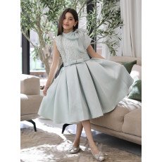 فستان بناتي تفاحي مطرز بفيونكة كتف وتنورة طبقات - M3824