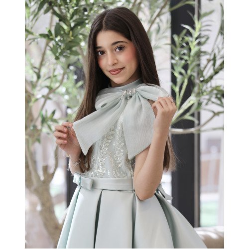 فستان بناتي تفاحي مطرز بفيونكة كتف وتنورة طبقات - M3824