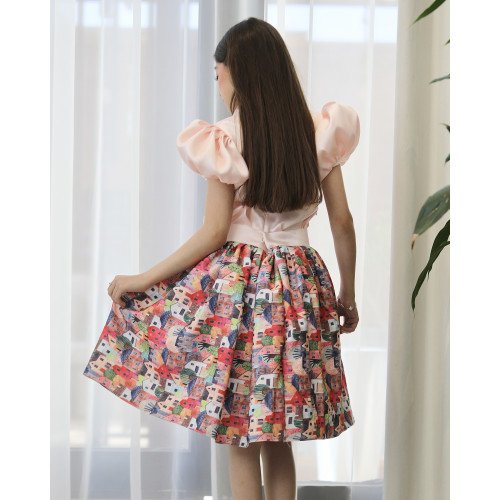 طقم بناتي بلوزة بأكمام منفوشة وتنورة برسمة بيوت ملونة - M3823