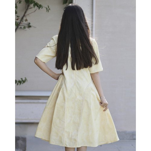 فستان بناتي بنقوش وأكمام فراشة مرصعة باللؤلؤ | لون اصفر ولحمي - kj2103 فستان بناتي بنقوش وأكمام فراشة مرصعة باللؤلؤ | لون اصفر ولحمي - kj2103