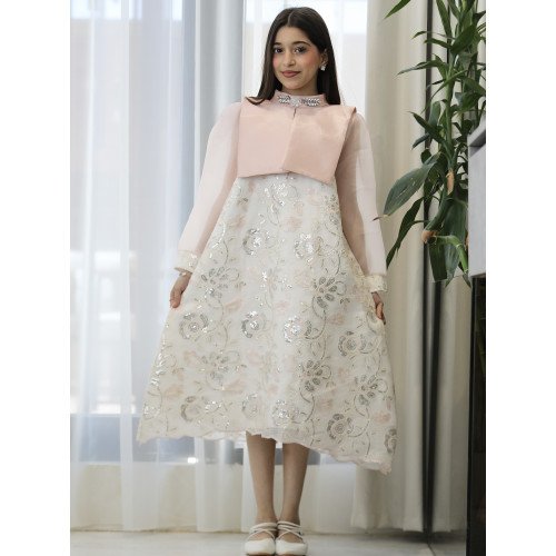 فستان بناتي لحمي مطرز فضي بأكمام شفافة واكسسوار رقبة - 1204 فستان بناتي لحمي مطرز فضي بأكمام شفافة واكسسوار رقبة - 1204