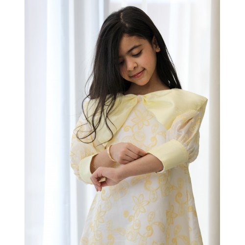 فستان بناتي أصفر مشجر بدلعة وأكمام شفافة - 1134 فستان بناتي أصفر مشجر بدلعة وأكمام شفافة - 1134