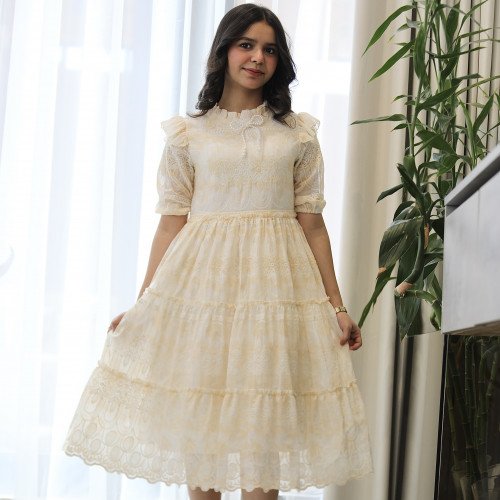 فستان بناتي أصفر للعيد بتطريز فاخر وياقة لؤلؤ وكسرات طبقات - kj2104 فستان بناتي أصفر للعيد بتطريز فاخر وياقة لؤلؤ وكسرات طبقات - kj2104