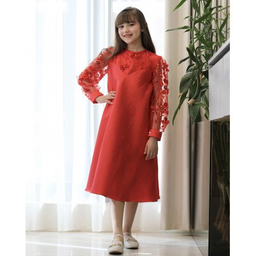 فستان بناتي أحمر سادة بصدر وأكمام دانتيل ورود بارزة - M3826