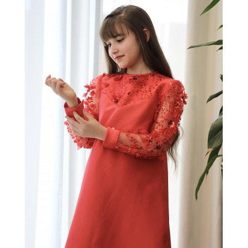 فستان بناتي أحمر سادة بصدر وأكمام دانتيل ورود بارزة - M3826