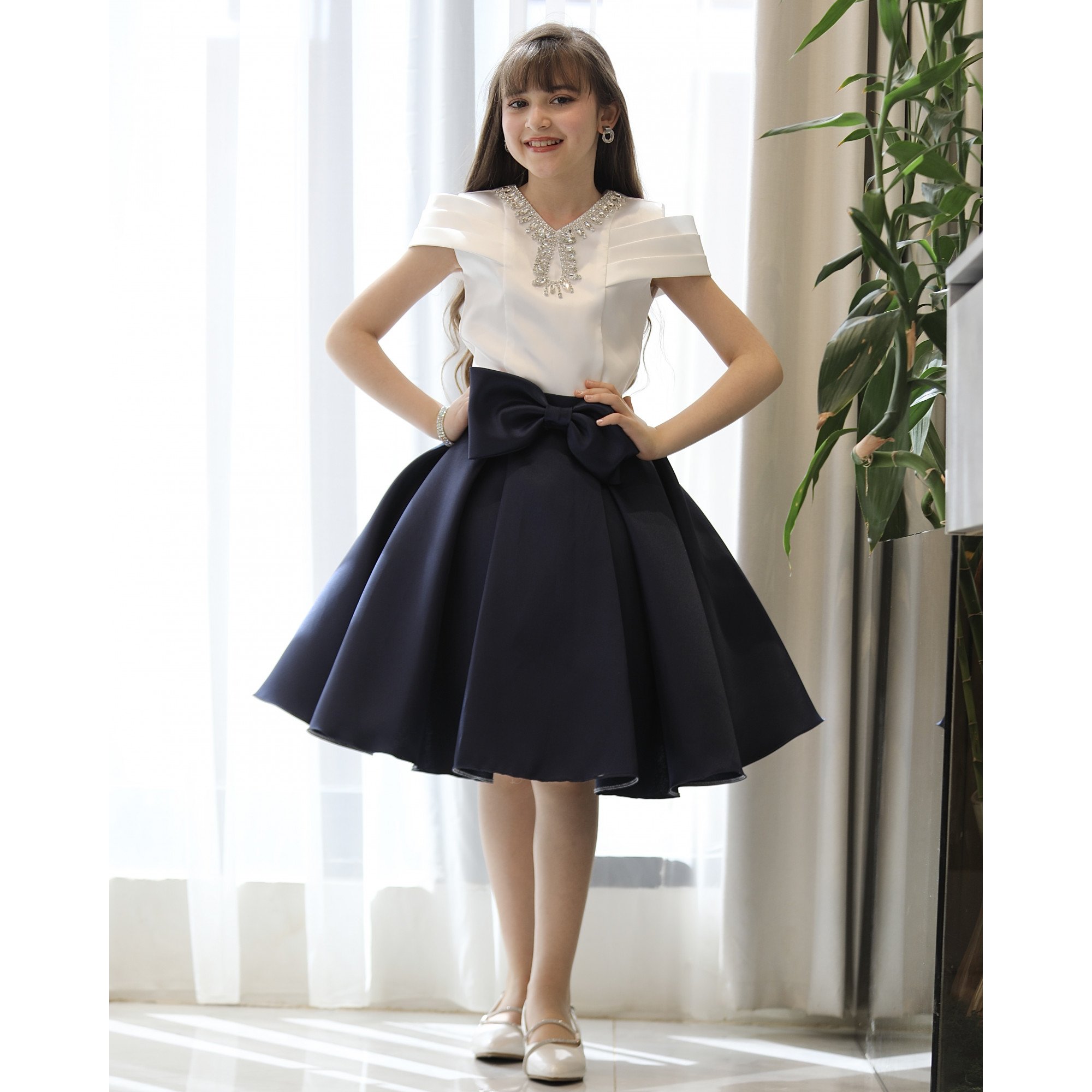 طقم بناتي تيور كحلي بفيونكة خصر وبلوزة مرصعة باكسسوار - M3807