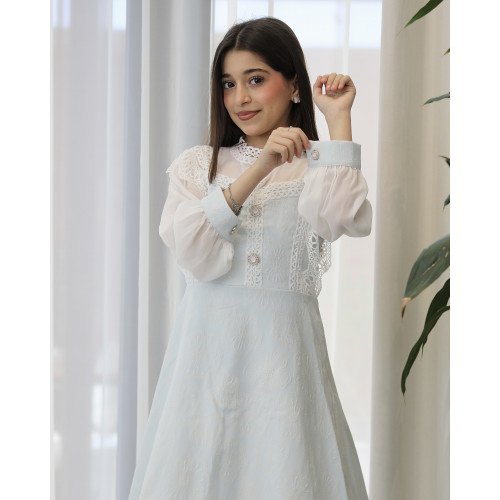 فستان بناتي كريمي بنقوش وكلفة بيضاء وأكمام شفافة | ألوان (سماوي، كريمي) - kj2101