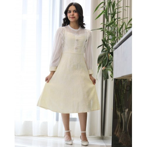 فستان بناتي كريمي بنقوش وكلفة بيضاء وأكمام شفافة | ألوان (سماوي، كريمي) - kj2101