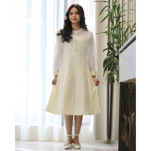 فستان بناتي كريمي بنقوش وكلفة بيضاء وأكمام شفافة | ألوان (سماوي، كريمي) - kj2101