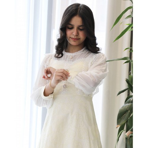 فستان بناتي كريمي بنقوش وكلفة بيضاء وأكمام شفافة | ألوان (سماوي، كريمي) - kj2101