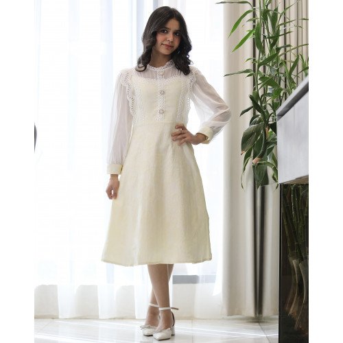 فستان بناتي سماوي بنقوش وكلفة بيضاء وأكمام شفافة | ألوان (سماوي، كريمي) - kj2101