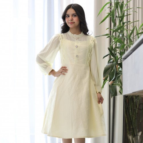 فستان بناتي ليموني بنقوش وكلفة بيضاء وأكمام شفافة - kj2100