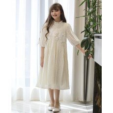 فستان بناتي أوف وايت قماش شبك مطرز بزهور بارزة | تصميم كشكشة وطبقات كلوش - kj2106