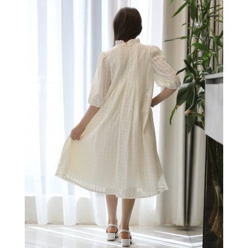 فستان بناتي أوف وايت قماش شبك مطرز بزهور بارزة | تصميم كشكشة وطبقات كلوش - kj2106