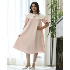 فستان بناتي مخطط بتصميم خصر مفتوح ودلعة بيضاء راقية - 1226 فستان بناتي مخطط بتصميم خصر مفتوح ودلعة بيضاء راقية - 1226