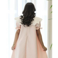 فستان بناتي مخطط بتصميم خصر مفتوح ودلعة بيضاء راقية - 1226 فستان بناتي مخطط بتصميم خصر مفتوح ودلعة بيضاء راقية - 1226