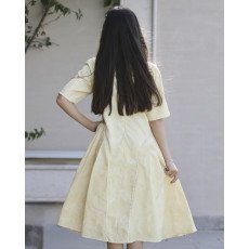 فستان بناتي بنقوش وأكمام فراشة مرصعة باللؤلؤ | لون لحمي واصفر - kj2103 فستان بناتي بنقوش وأكمام فراشة مرصعة باللؤلؤ | لون لحمي واصفر - kj2103