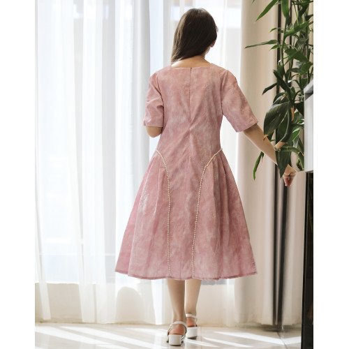 فستان بناتي بنقوش وأكمام فراشة مرصعة باللؤلؤ | لون لحمي واصفر - kj2103 فستان بناتي بنقوش وأكمام فراشة مرصعة باللؤلؤ | لون لحمي واصفر - kj2103