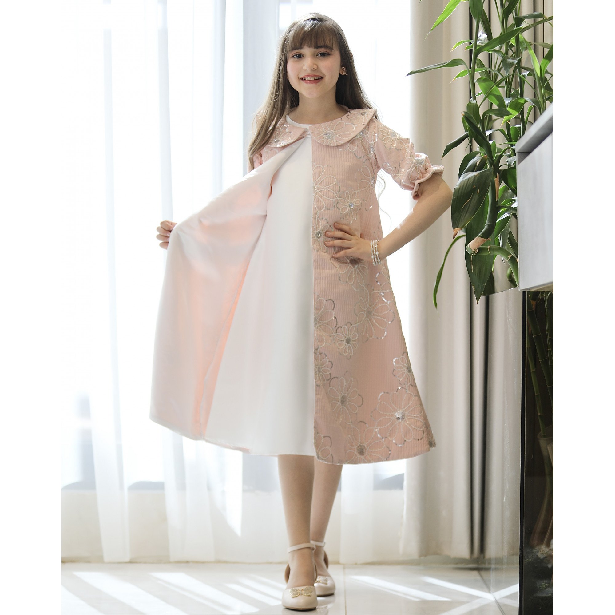 طقم بناتي فستان وجاكيت وردي مطرز بزهور فضية | تصميم ملكي - 1195