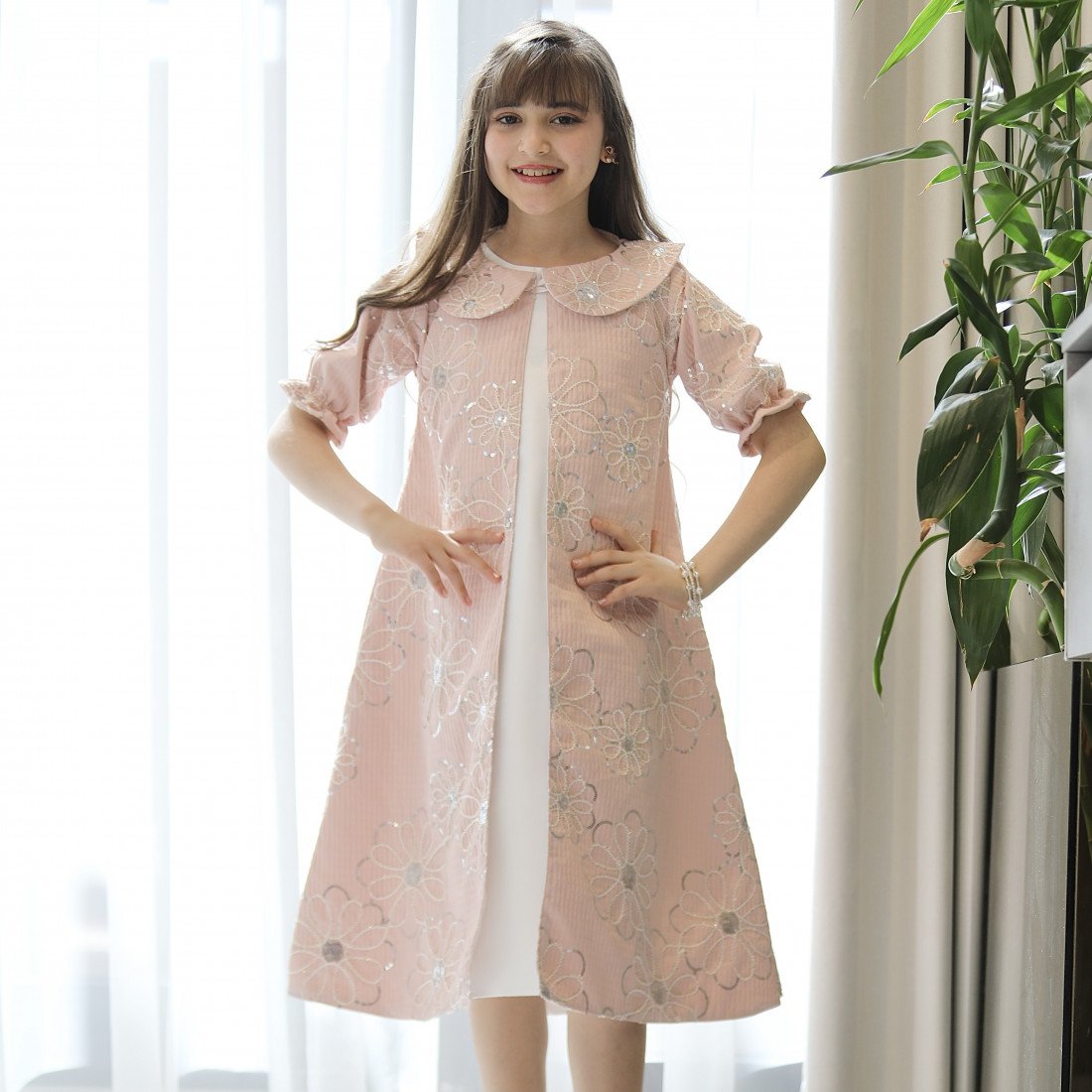 طقم بناتي فستان وجاكيت وردي مطرز بزهور فضية | تصميم ملكي - 1195