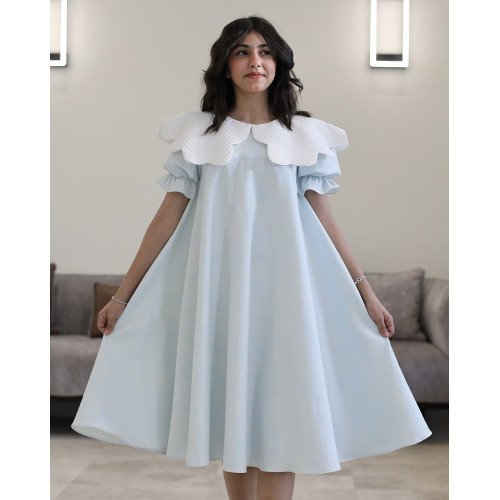 فستان بناتي سماوي مشجر ورود بتصميم خصر مفتوح ودلعة بيضاء - 1200 فستان بناتي سماوي مشجر ورود بتصميم خصر مفتوح ودلعة بيضاء - 1200